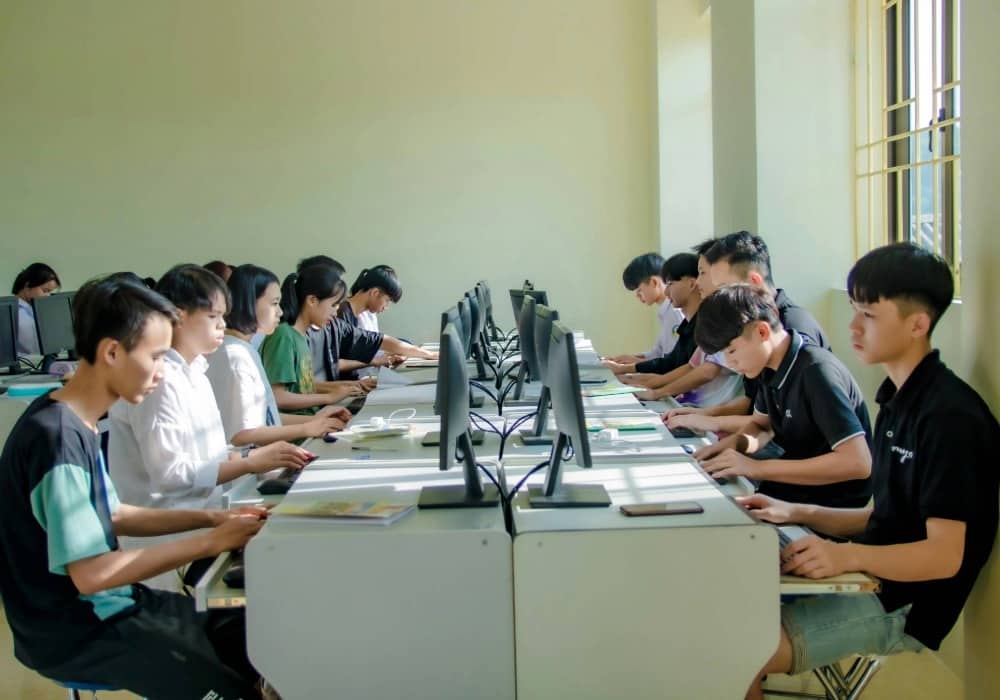 Educación 2026 02 07 sala de computo compress